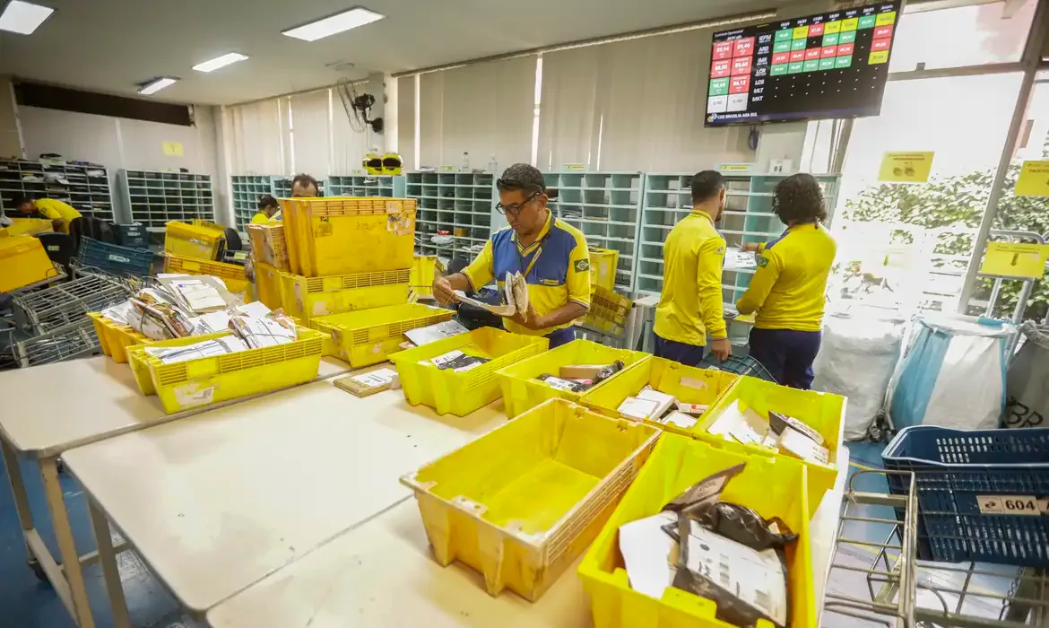 Correios e AliExpress renovam parceria para agilizar entregas; veja o que muda