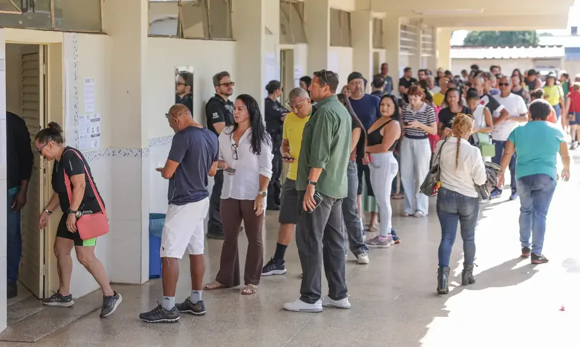 Servidores estaduais do Ceará terão ponto facultativo na segunda-feira (26) em casos específicos