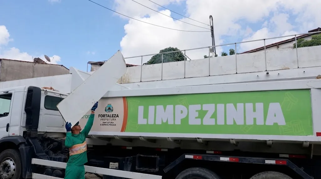 Limpezinha ganha quatro novos veículos e pode dobrar atendimentos em Fortaleza