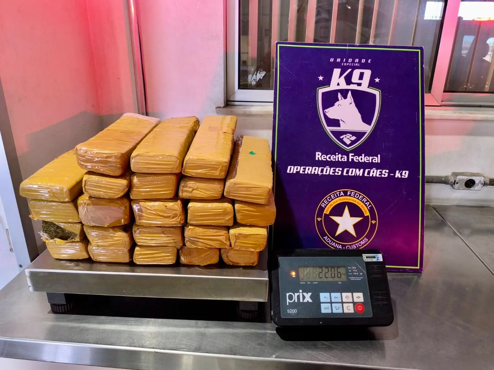 Carga com 22 kg de supermaconha é apreendida em transportadora na capital cearense. Foto: Reprodução/Receita Federal 22 kg de supermaconha são apreendidos em transportadora de Fortaleza