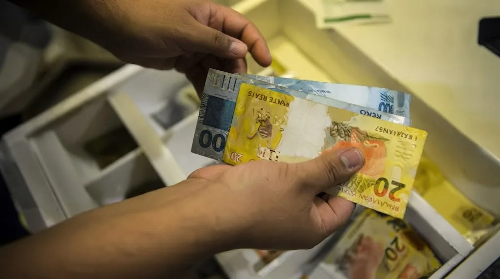 Trabalhou entre 1971 e 1988? Você pode ter quase R$ 3 mil para receber; saiba como consultar