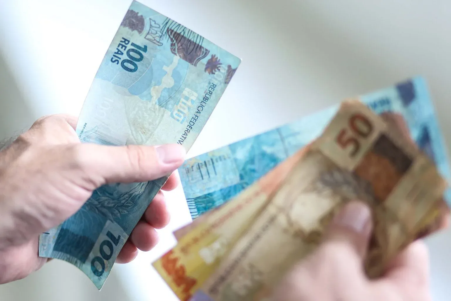 Quando cai o 5º dia útil de outubro de 2026? Veja a data do pagamento dos salários