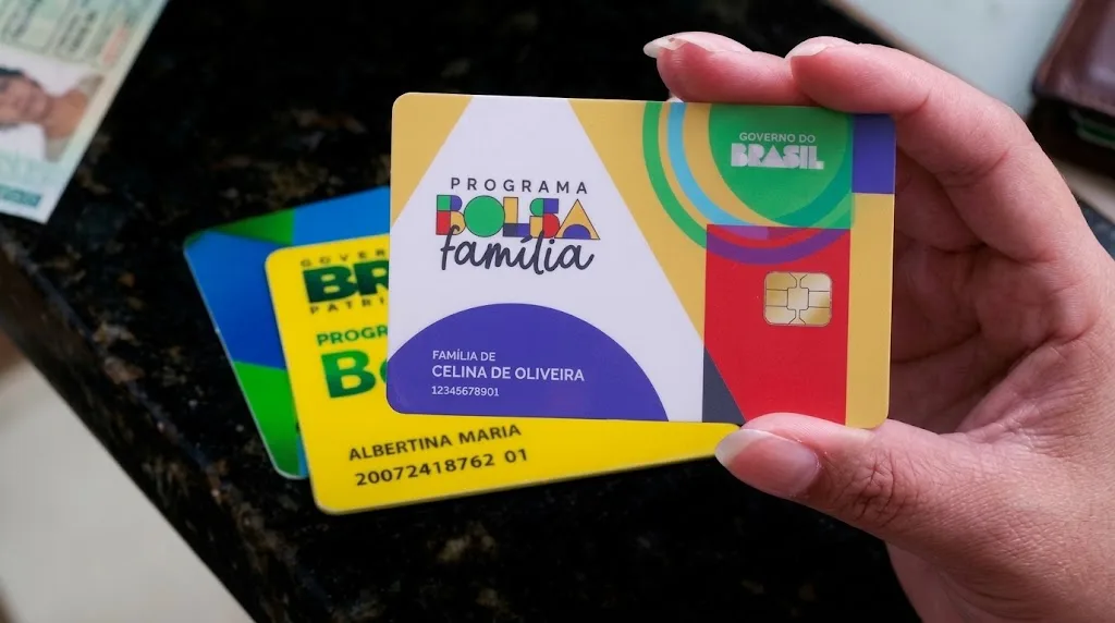 Maior que o salário mínimo; bolsa família de outubro tem alta no benefício