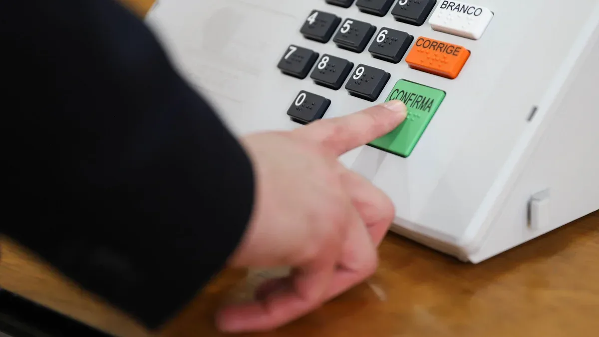 Eleitores não podem ser presos a partir desta terça-feira (20); veja as exceções