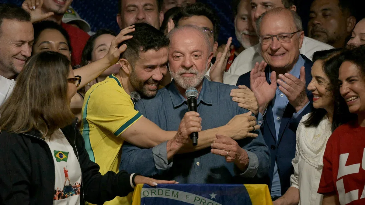Lula agradece a André Janones por atuação na campanha após reeleição