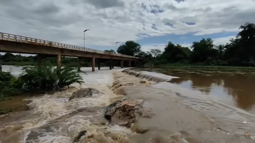 Rio Salgado transborda após Lavras da Mangabeira registrar maior chuva do Estado