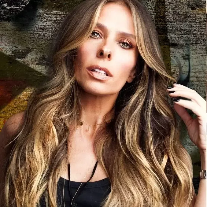 Adriane Galisteu comemora retorno à Record TV: “o bom filho à casa torna”