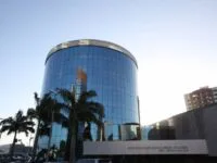 Deputados aprovam projeto que proíbe valor mínimo para pagamento no cartão de débito