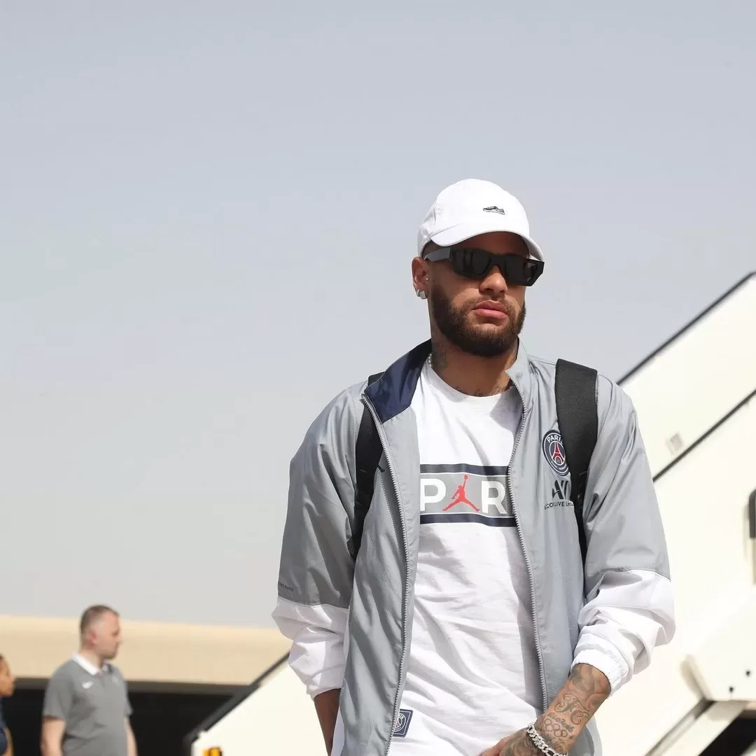 Avião particular de Neymar faz pouso de emergência