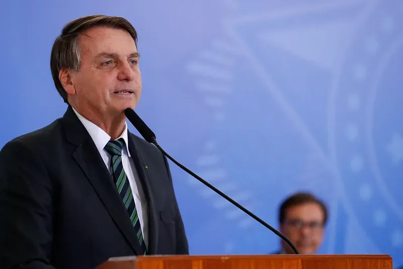 Bolsonaro 'cria campanha' para fiscalizar impostos de combustíveis