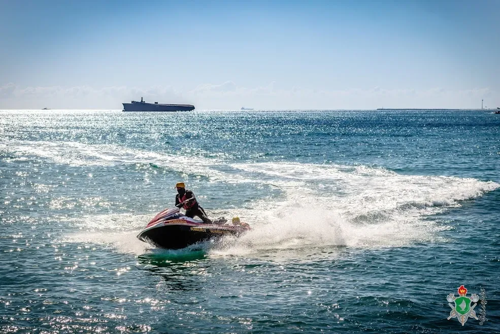 Três pessoas são resgatadas de afogamento na Praia do Futuro