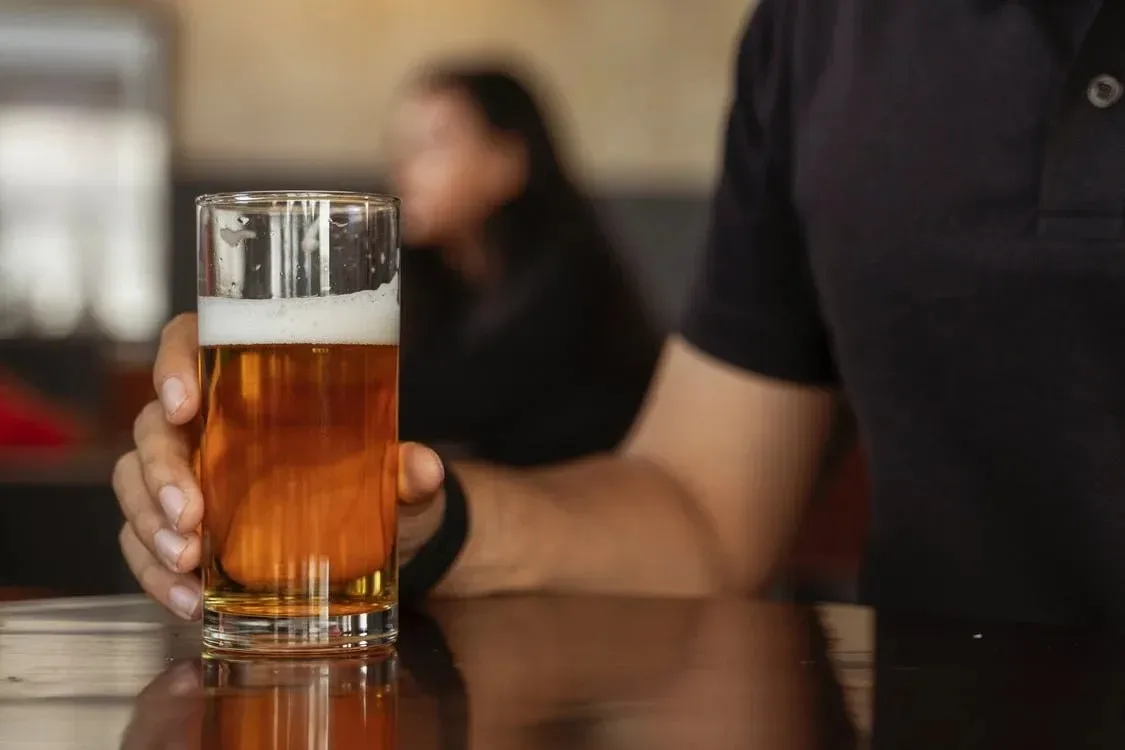 Especialista explica os riscos do álcool para diferentes tipos de câncer