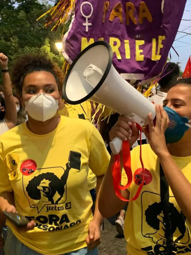Manifestantes de Fortaleza fazem protesto contra realização da Copa América no Brasil