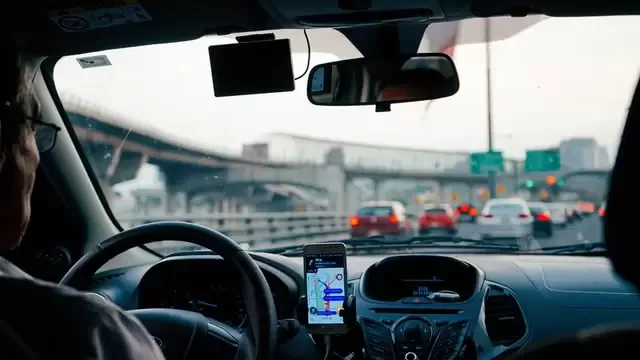 TRT-CE decide que motorista passa a ter vínculo empregatício com o aplicativo de transporte