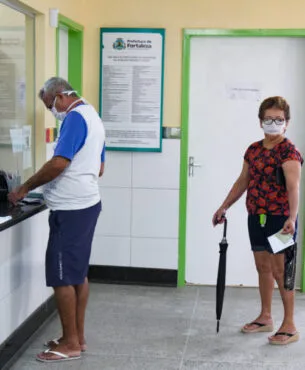 Quase 500 mil pessoas estão com a dose da vacina contra a covid-19 atrasada em Fortaleza