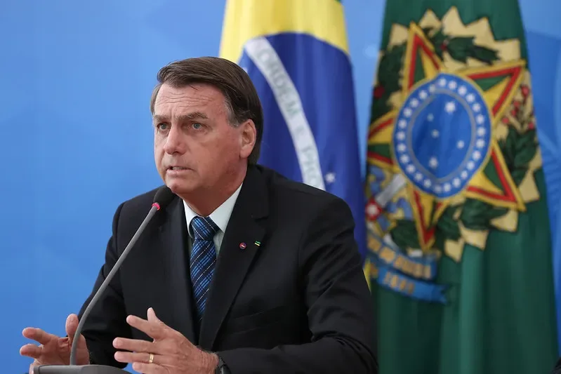 'Queremos diminuir os impostos sobre combustíveis', diz Bolsonaro