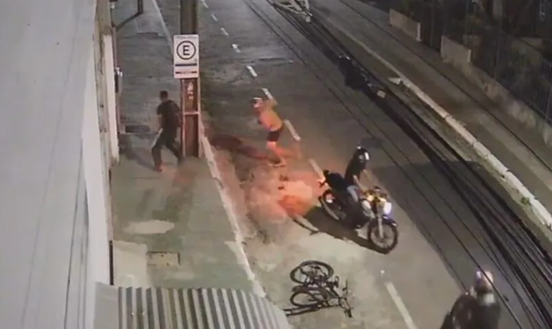 Ciclista cai em emboscada de criminosos no Centro de Fortaleza
