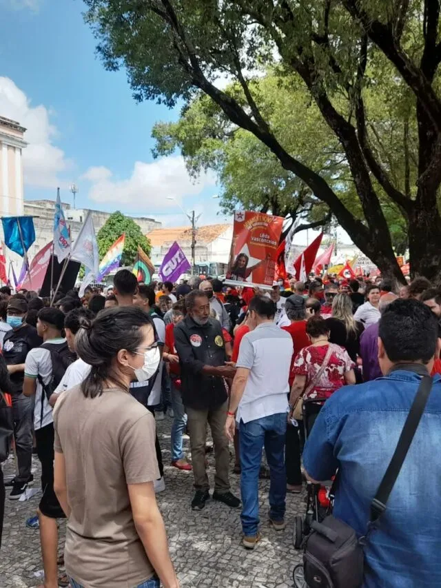 Fortaleza tem ato em defesa da democracia realizado nesta quinta-feira (11)