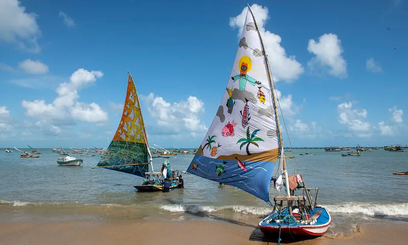 Confira a Exposição Aquavelas que reúne obras de artistas cearenses