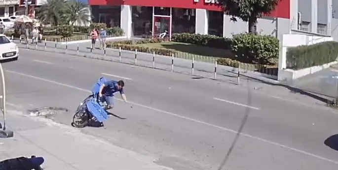 Buraco causa transtornos e acidentes na Avenida Gomes de Matos em Fortaleza