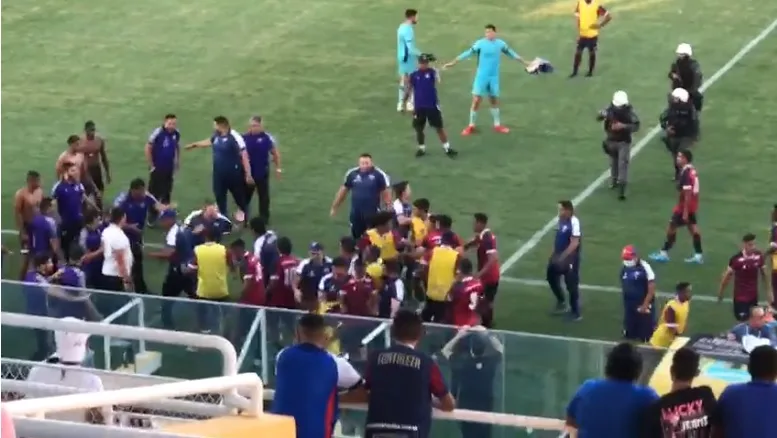 Clássico-Rei do Sub-20 termina com confusão generalizada entre os times