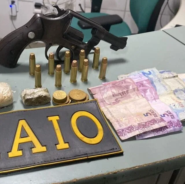 Homem é preso em Canindé por tráfico de drogas e porte ilegal de arma de fogo de uso restrito