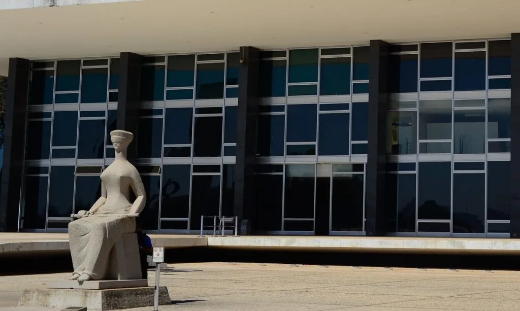 STF inicia julgamento de liminar que restringiu venda de armas