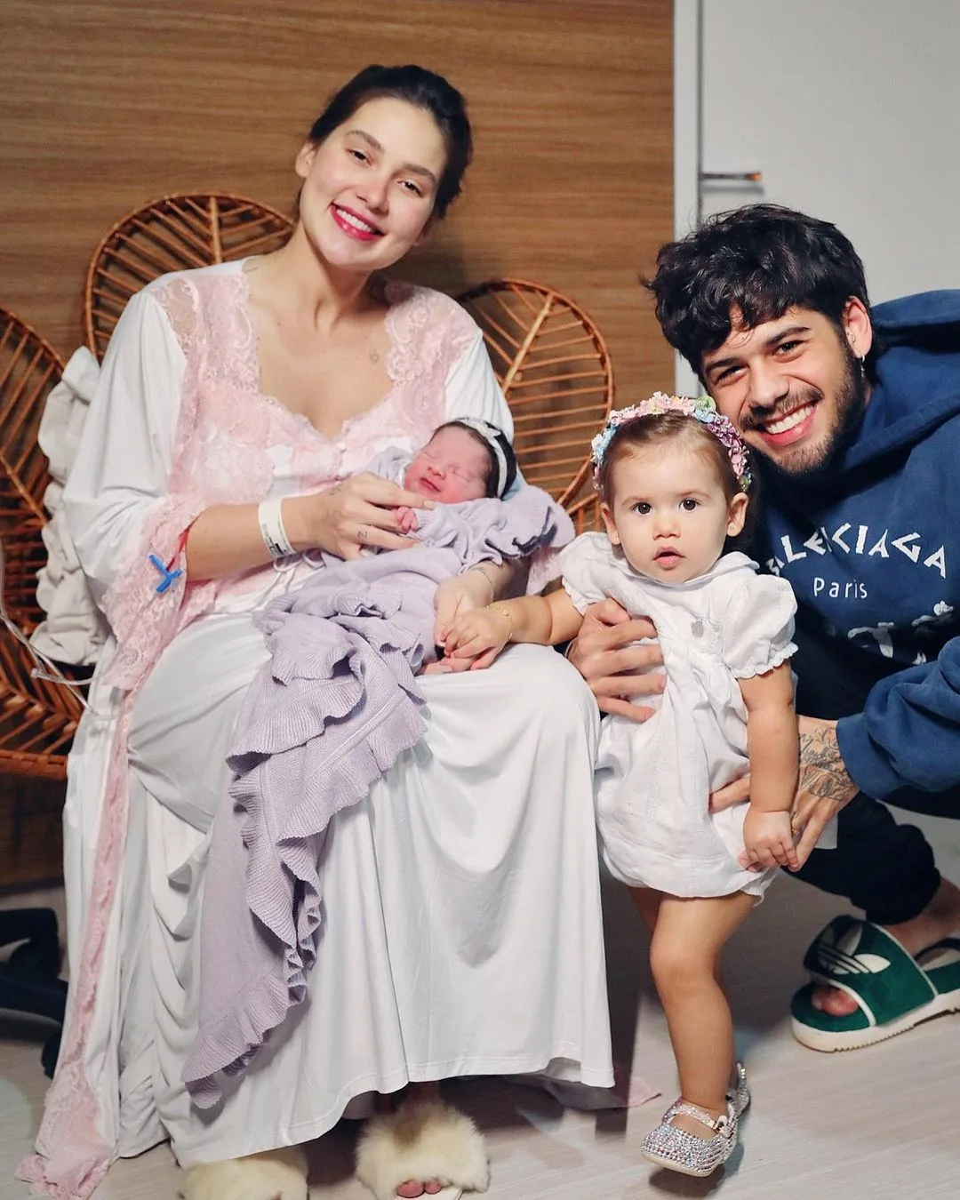 Virginia Fonseca e Zé Felipe postam primeira foto em família após nascimento de Maria Flor