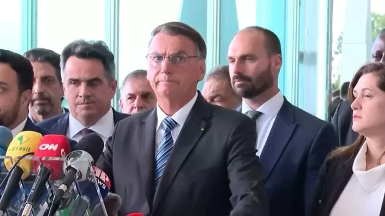 Após 48 horas, Bolsonaro agradece votação recebida, mas não parabeniza Lula