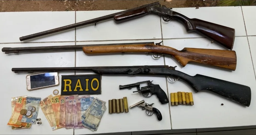 Dupla é capturada com cinco armas de fogo em Crateús