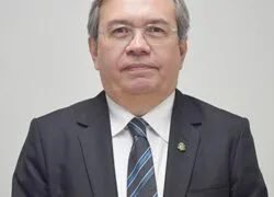 Elmano garante permanência de Aloísio Carvalho na Controladoria e Ouvidoria Geral do Estado