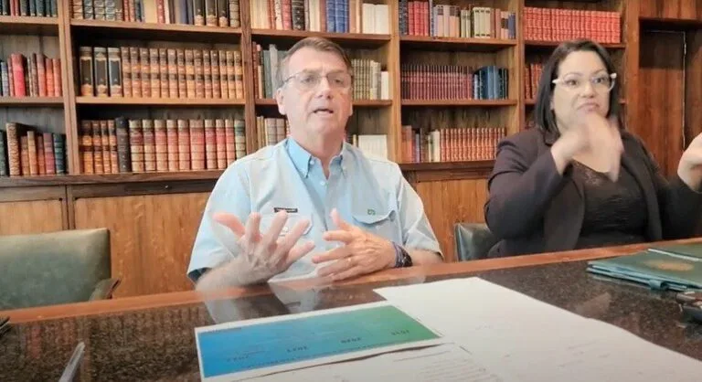 'Nada justifica tentativa de ato terrorista', diz Bolsonaro sobre explosivo localizado em Brasília