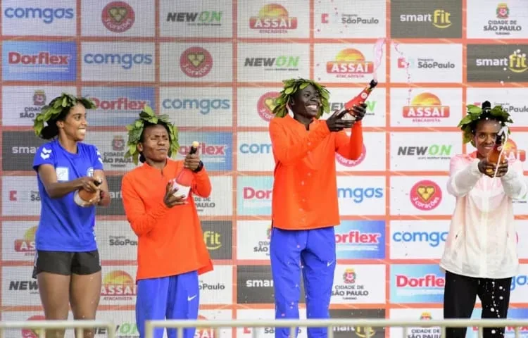 Queniana Catherine Reline vence corrida de São Silvestre