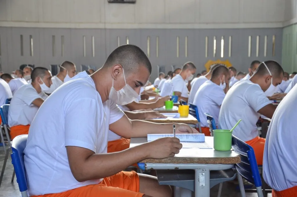 Sistema prisional do Ceará bate novo recorde no Encceja e chega a marca de 5.695 internos aprovados