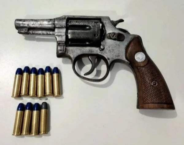 Três homens são presos por porte ilegal de arma de fogo em Caucaia