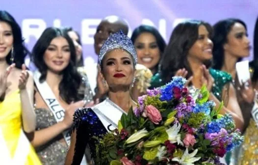 Americana R'Bonney Gabriel é coroada Miss Universo 2023