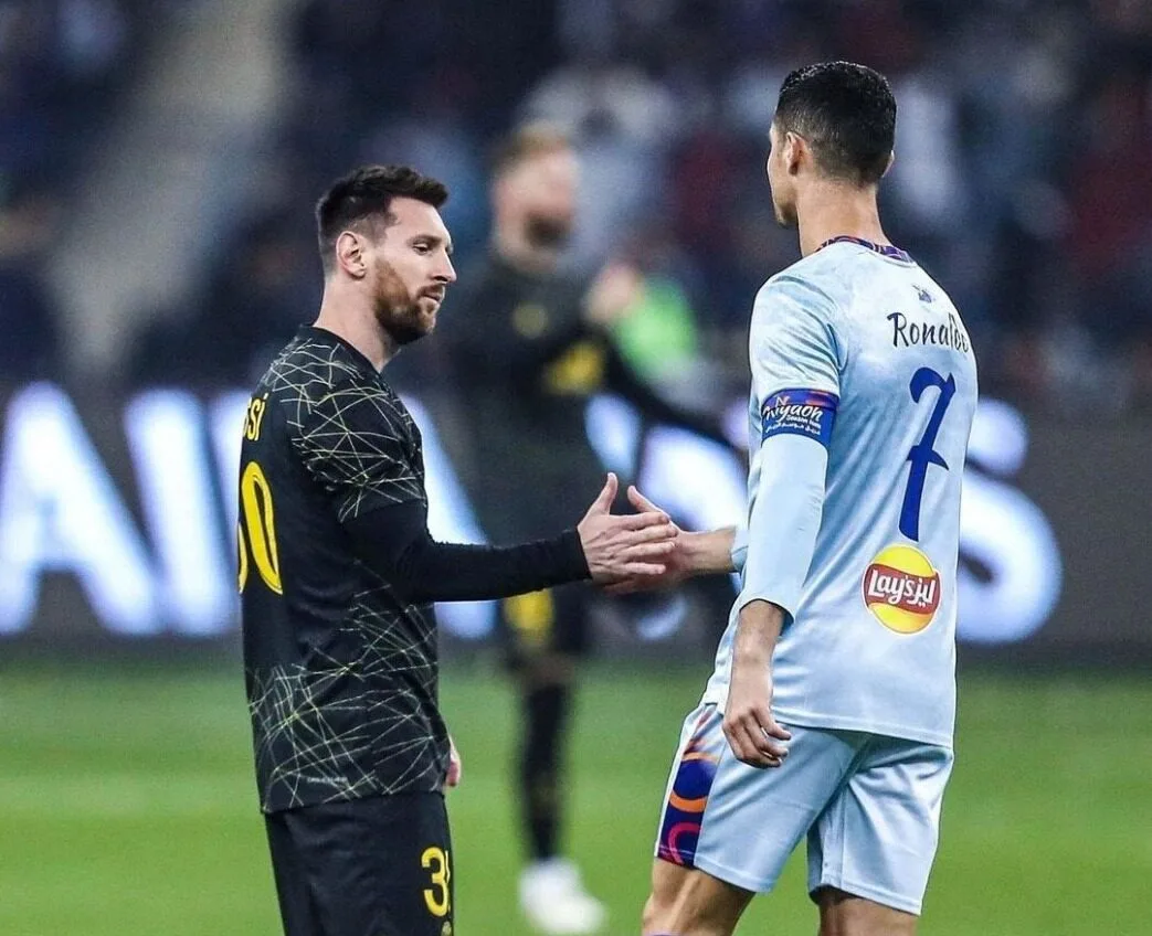 Cristiano Ronaldo e Messi marcam e PSG derrota combinado saudita por 5 a 4