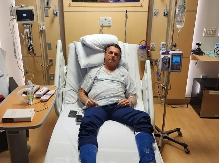 Ex-presidente Bolsonaro posta foto em hospital nos EUA