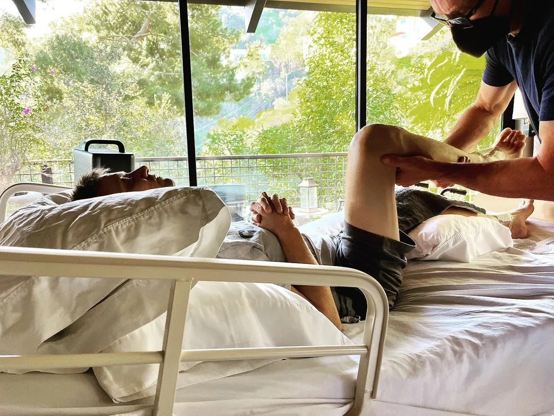 Jeremy Renner, ator de 'Os Vingadores', revela que quebrou mais de 30 ossos em grave acidente