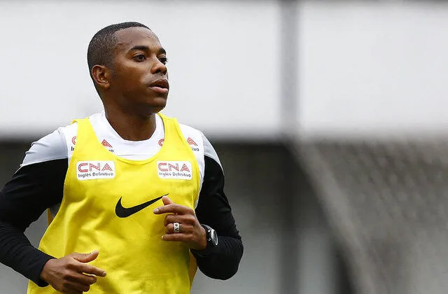 Ministro da Justiça afirma que ex-jogador Robinho pode cumprir condenação de estupro na Itália em solo brasileiro