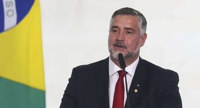 Paulo Pimenta diz que acesso de extremistas foi 'facilitado' e nove armas do GSI foram furtadas