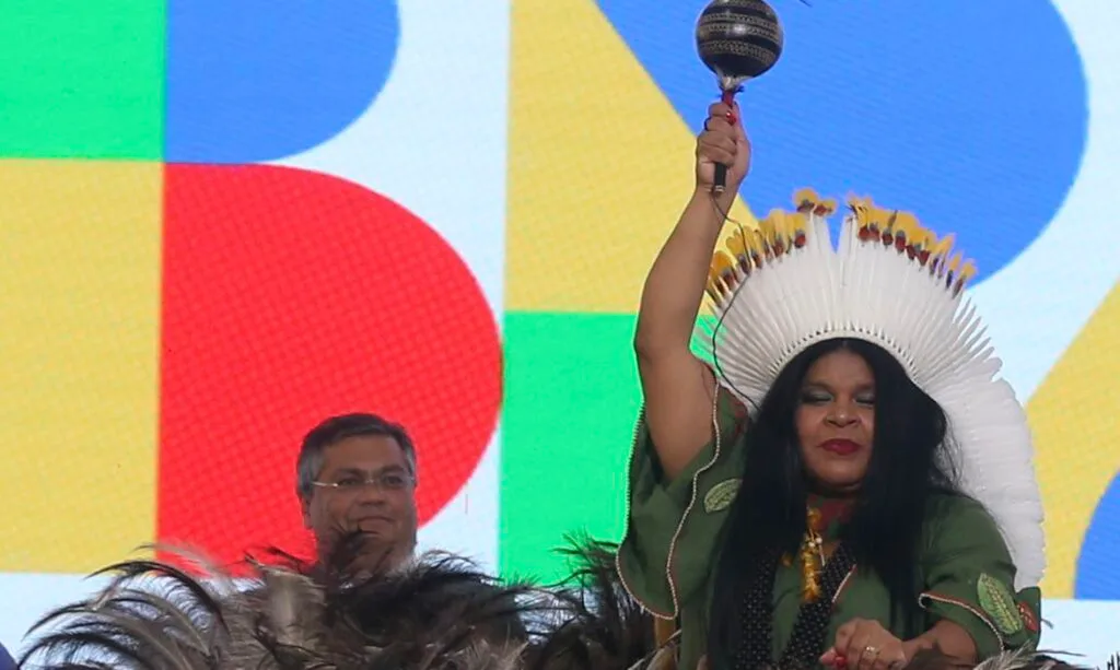 Sônia Guajajara diz que povos indígenas vivem crise humanitária