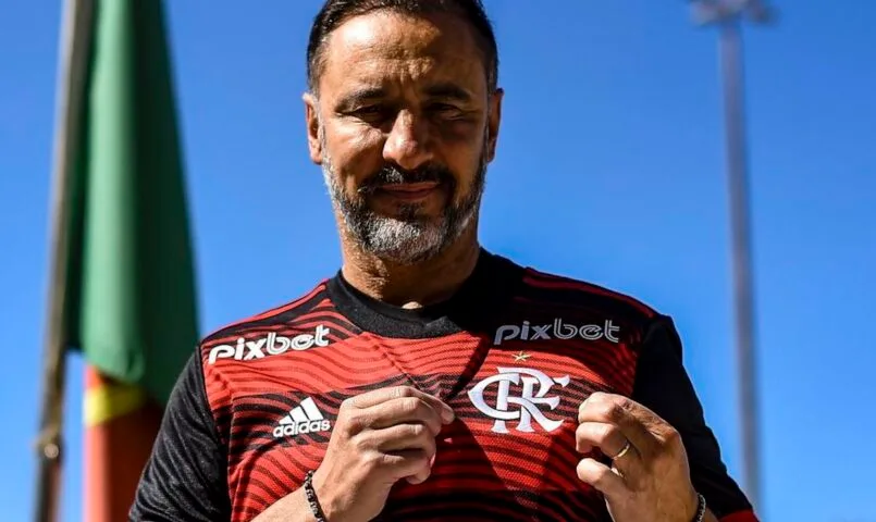 Técnico Vítor Pereira retorna ao Brasil para comandar o Flamengo