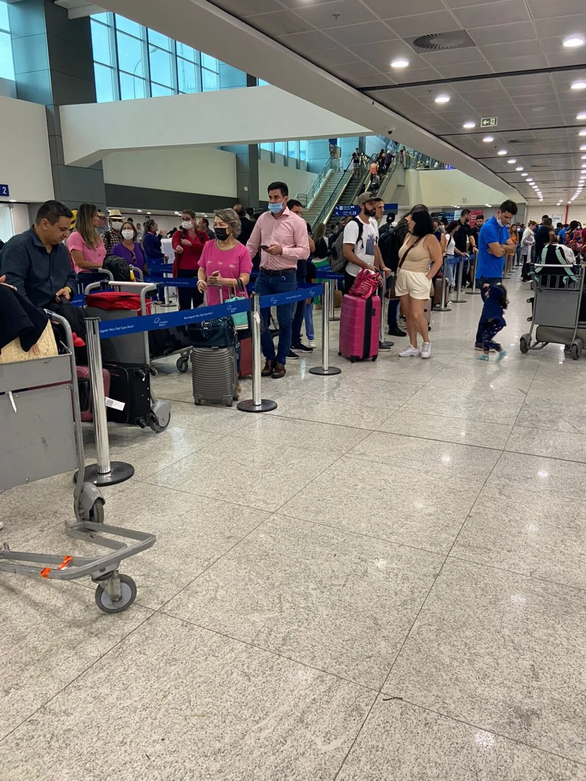 Voos são cancelados em Fortaleza e passageiros terão que esperar mais de 24 horas para continuar viagem