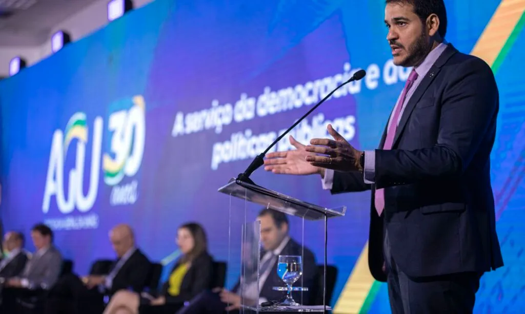 “Não seremos omissos”, diz AGU sobre combate à desinformação