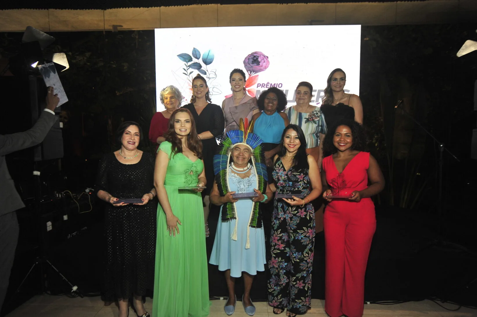 Primeira edição do prêmio "Mulheres Extraordinárias" é realizada em Fortaleza e destaca trajetórias femininas