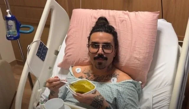Youtuber passa por cirurgia de emergência após espremer espinha na região íntima