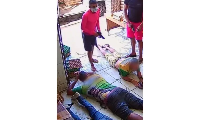Três homens armados invadem depósito de ovos, anunciam assalto e agridem vítimas