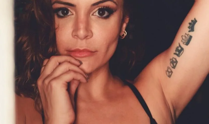 Ex-atriz de Chiquititas revela que ganha R$ 20 mil por mês no OnlyFans