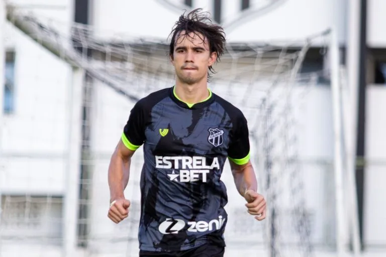 Recuperado de lesão, volante Zé Ricardo volta aos treinos no Ceará